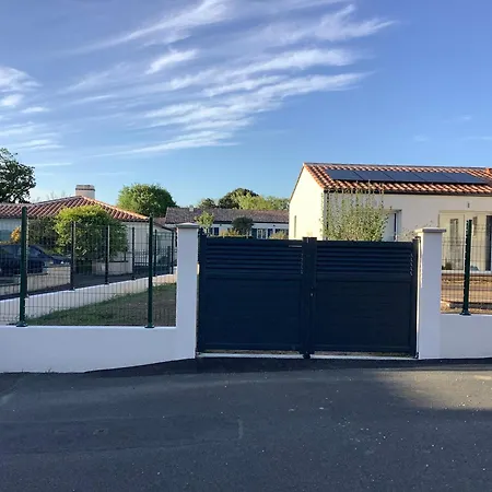 לינה וארוחת בוקר Chez Olivier Et Damien לה-רוש-סור-יון